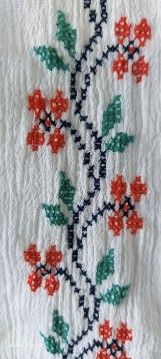 Ie (cămașă) tradițională cusuta manual