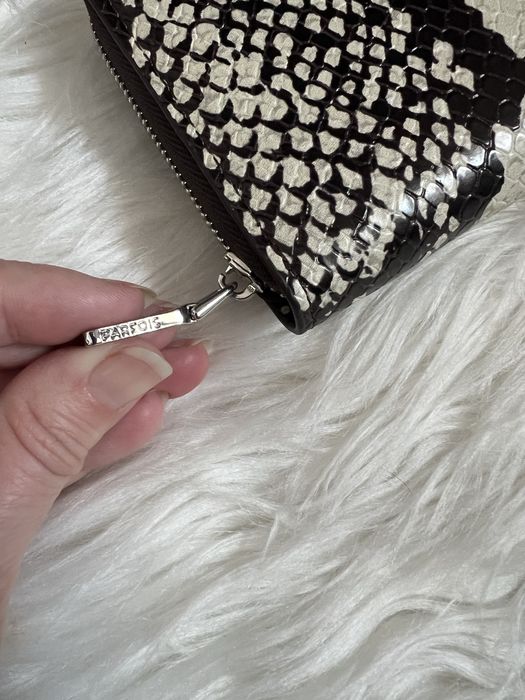 Портфейл parfois