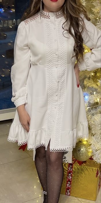 Красивое платье в идеальном состоянии