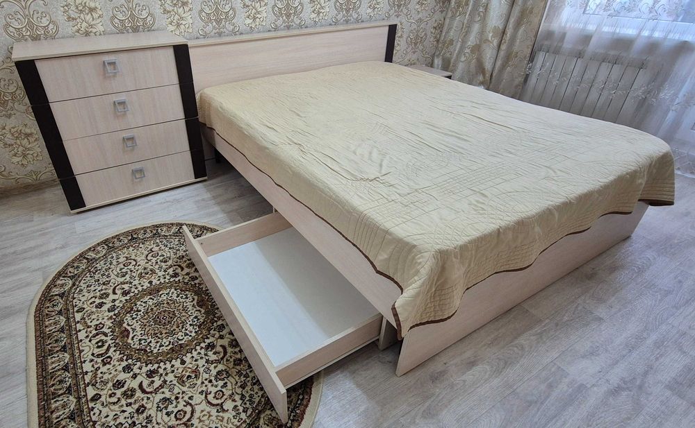 Продам спальный гарнитур