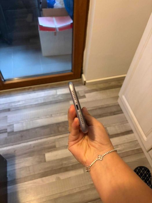 Telefon Iphone 11 de vanzare