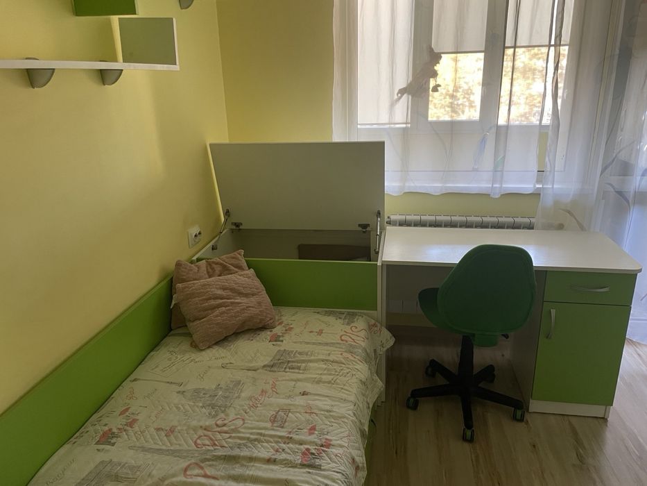 Продавам обзавеждане за детска стая