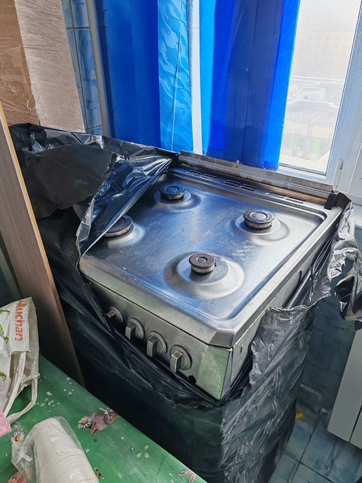 Aragaz cu cuptor pe gaz Beko