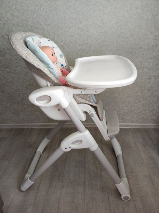 Продаю стульчик для кормления Joie