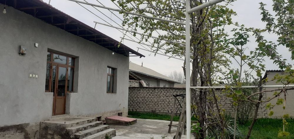 Jomboyda uy sotiladi