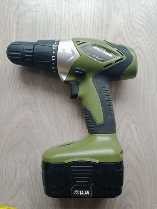 Masina de gaurit si insurubat cu acumulator NiCd Heinner CDR42N,