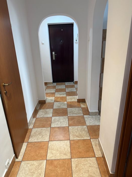 Inchiriez apartament