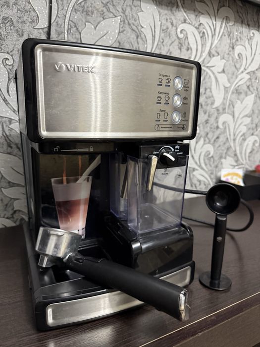 Кофеварка Vitek.