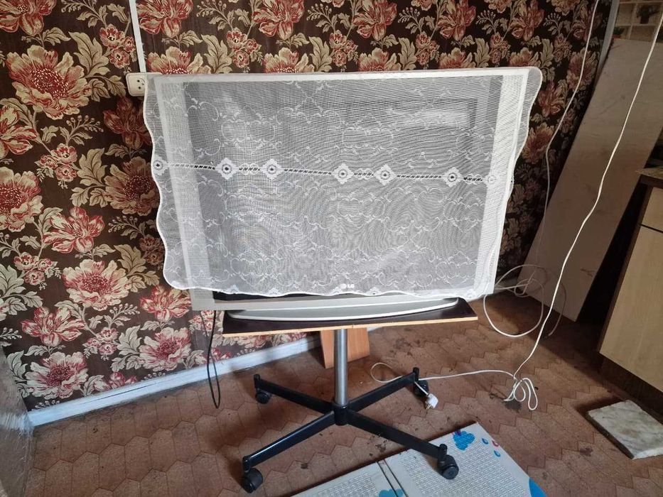 телевизор LG .находится в городе