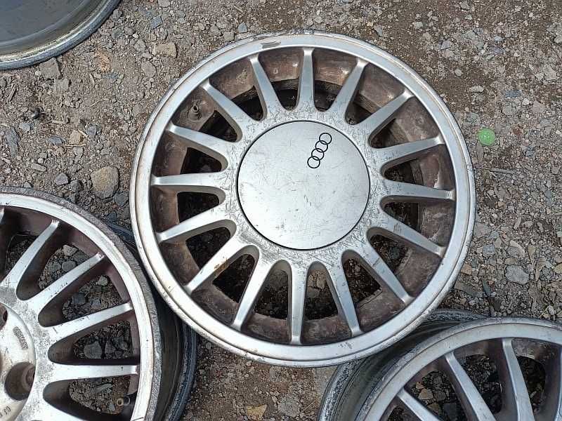 Продам оригинальные легкосплавные диски на Audi 80