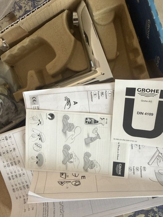 Сместитель Grohe сенсорный новый