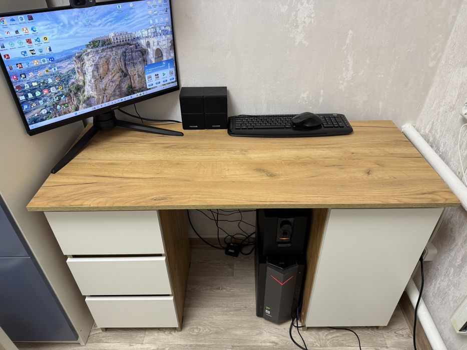 Продам письменный стол. Самовывоз с Майкудука (район Спартака)