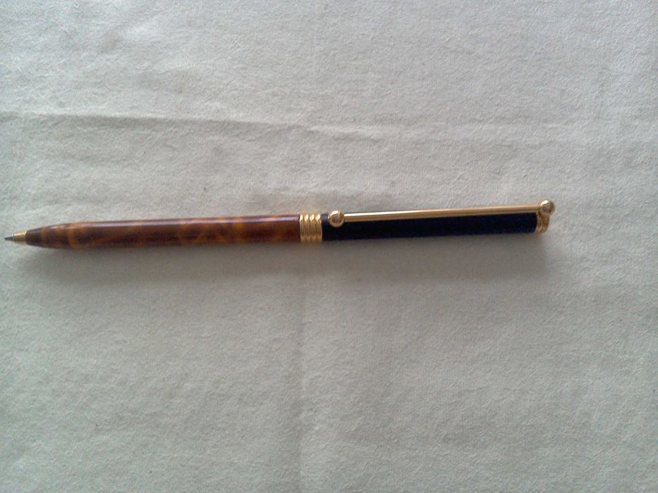 Pix elegant, mecanism rotire, elemente metalice placate aur