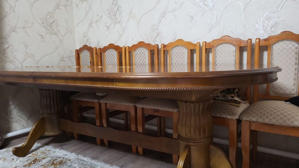 Стол без стульев