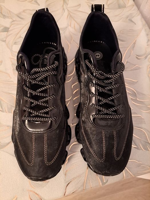 Продам кроссовки