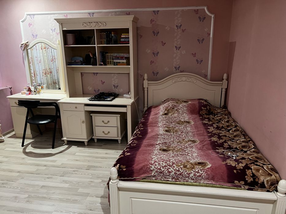 Спальный гарнитур продам