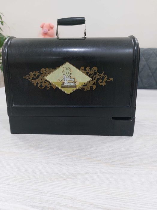 Мини швейная машинка СССР в футляре Винтаж