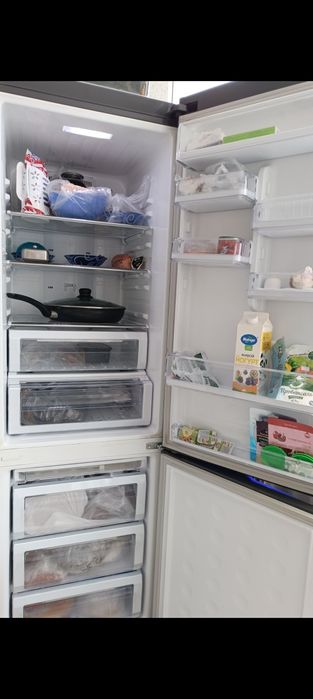 Холодильник Самсунг почти новый,диван угловой