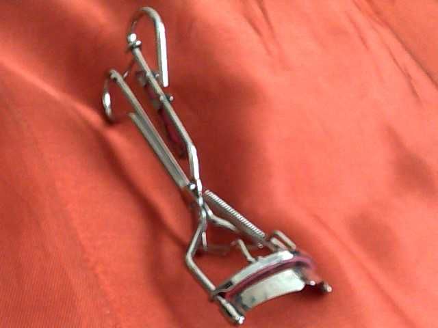 Прибор для завивки ресниц  Кёрлер