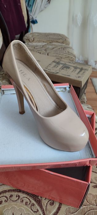 Продаётся женские каблук