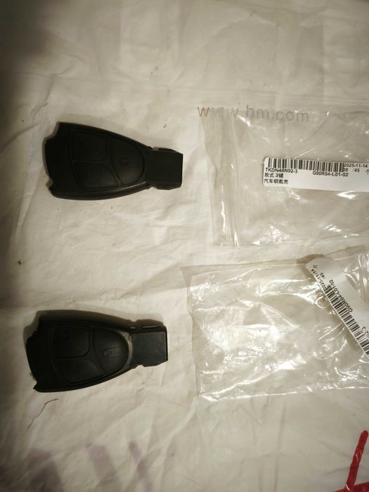 Две чисто нови кутийки за ключ за Mercedes w203 цена 6 евро за двете