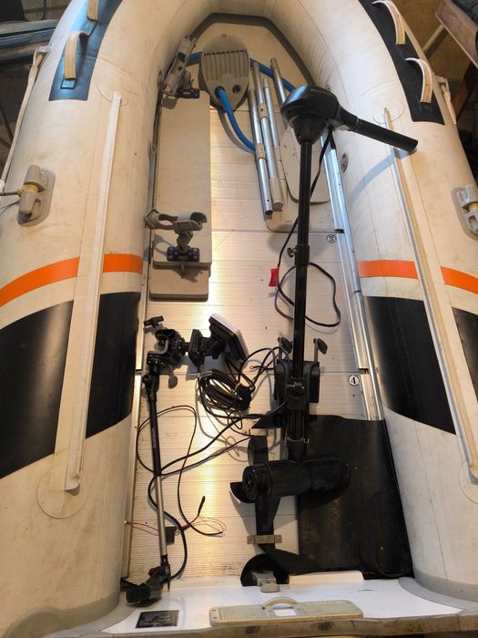 Продавам Лодка Зандер330 може бартер за лодка за захранка Ивайло