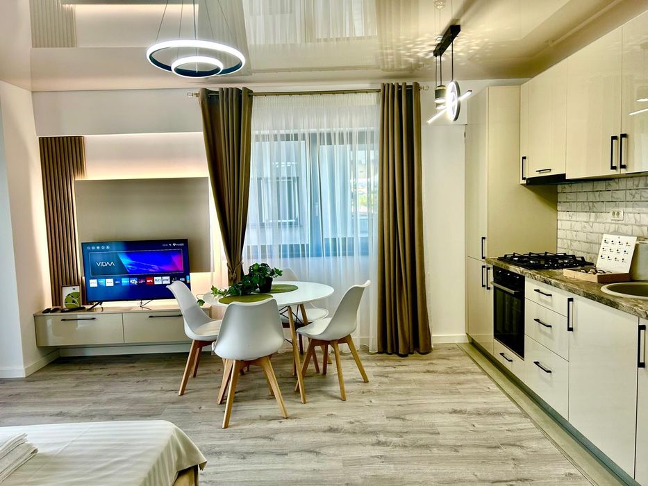 Regim hotelier Adamant Towers  pret avantajos.