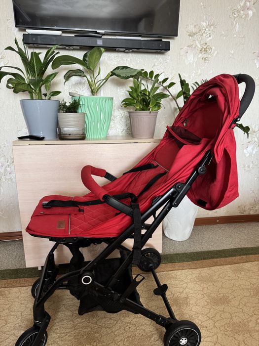 Продам прогулочную коляску