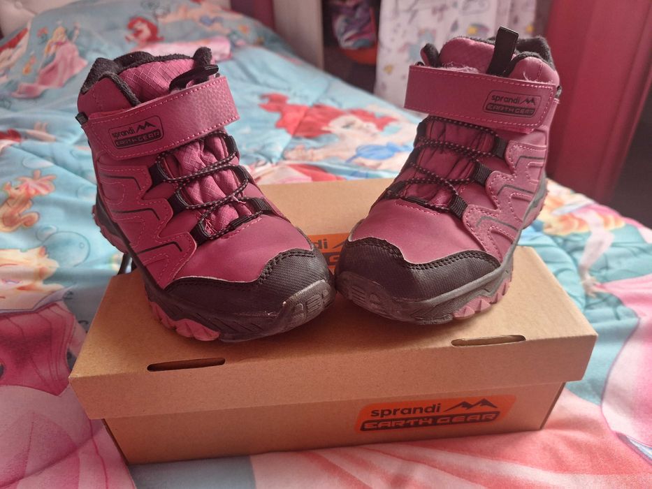 Продавам детски зимни боти Sprandi Earth Gear, номер 32.