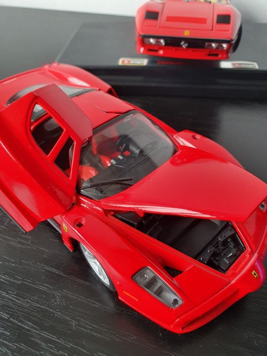 Vând macheta Ferrarii  GTO și Enzo Ferrarii
