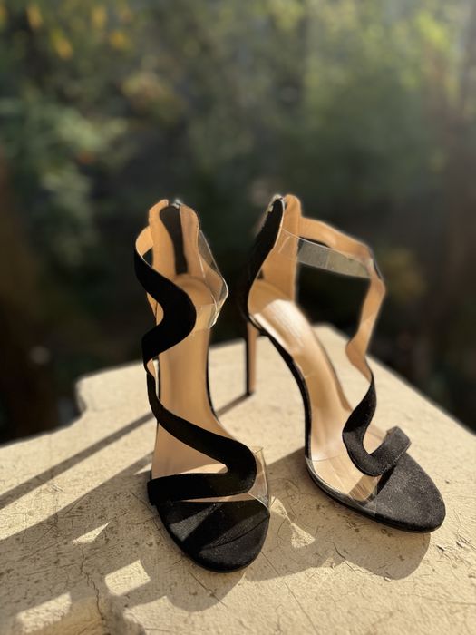 Новые босоножки на каблуке