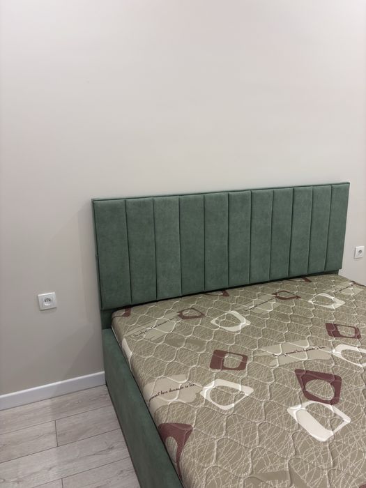 Продам кровать с матрасом