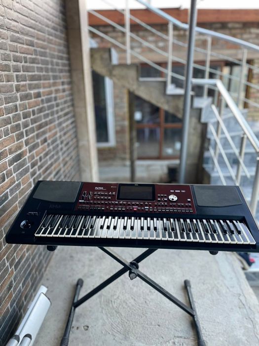 Продавам Korg Pa700