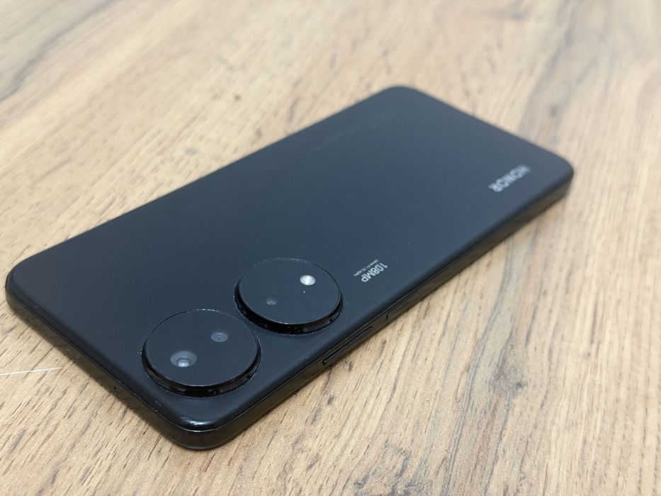 Телефон смартфон  Honor X7b