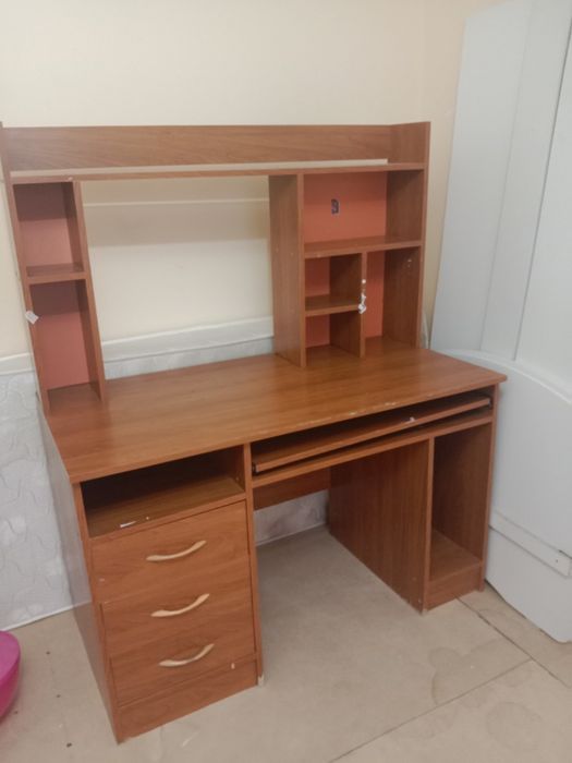 Продам компьютерный стол