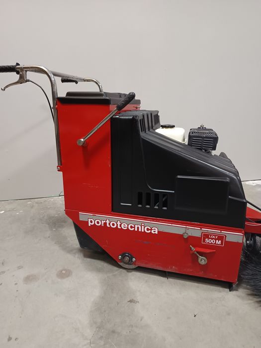 Бензинова метачна машина