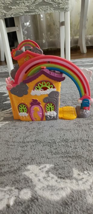 Продам игрушечные домики.