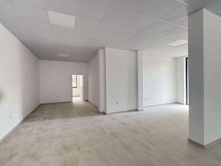 Дава се под наем Магазин в Търговище, Вароша - 100 кв.м за 663 € - Снимка #1