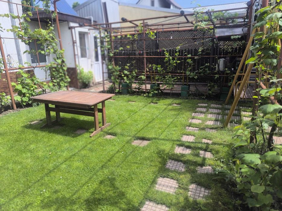 Casa 4 camere P+1 in Bacau cu garaj, beci si teren 800mp