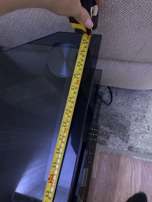 Полка стеклянная под ТВ