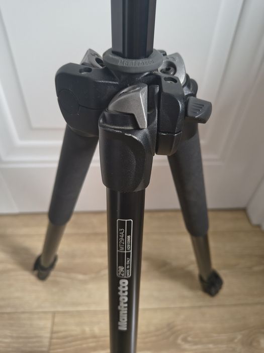 Trepied Manfrotto MK294A3 + Cap 496RC2 - ca nou