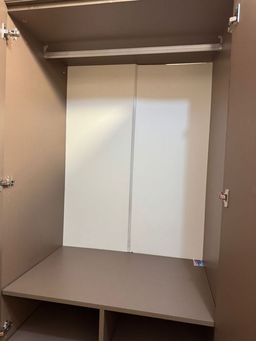 Продается шкаф четырехдверный