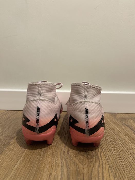 Ghete de fotbal MERCURIAL