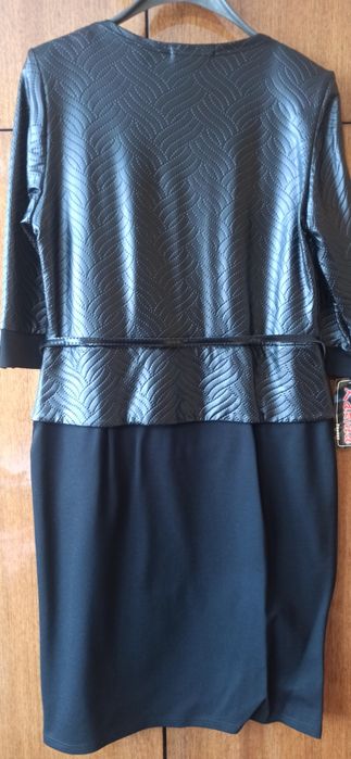 Изгодно! Черна рокля с ефектна горна част