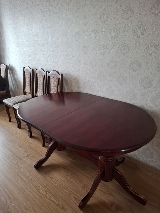 Стол со стульями