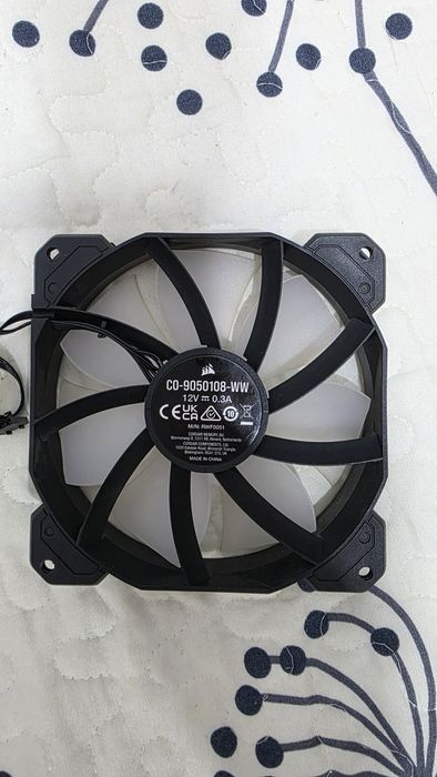 6 Ventilatoare Corsair SP120 RGB (include Hub RGB Corsair)