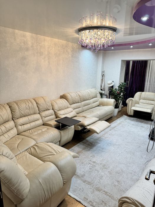 Продам кожанный диван