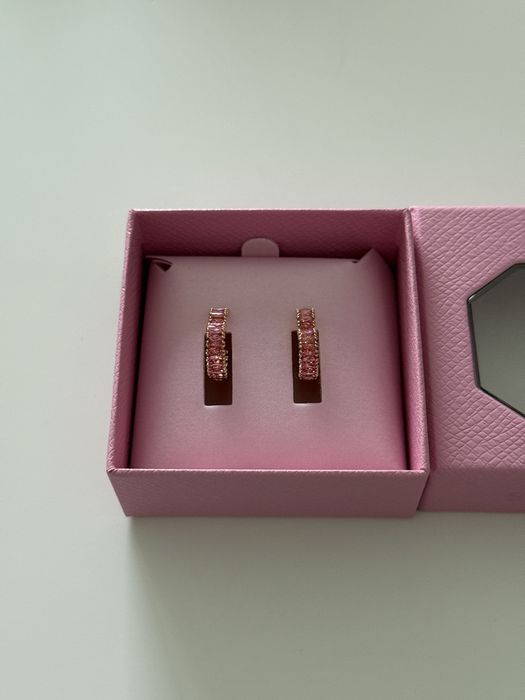 Оригинални чисто нови обеци Swarovski