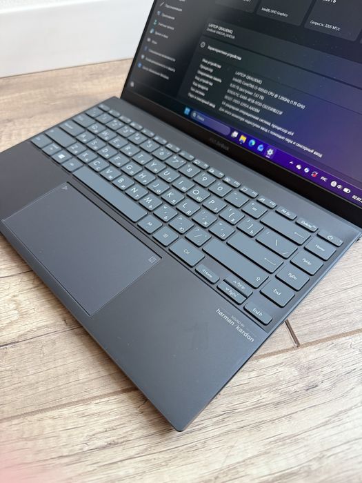 ASUS ZenBook UX425JA