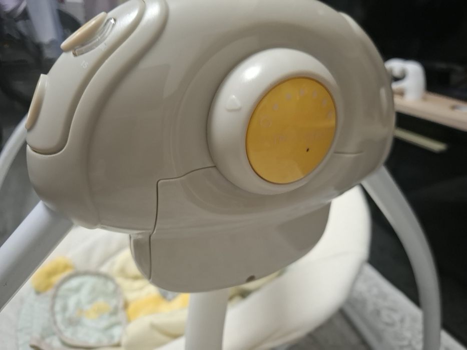 Vand balansoar electric bebeluși  cu  6 trepte de viteză  'melodii   stare foarte bună fara defecte  ' Foarte curat si igienizat!!